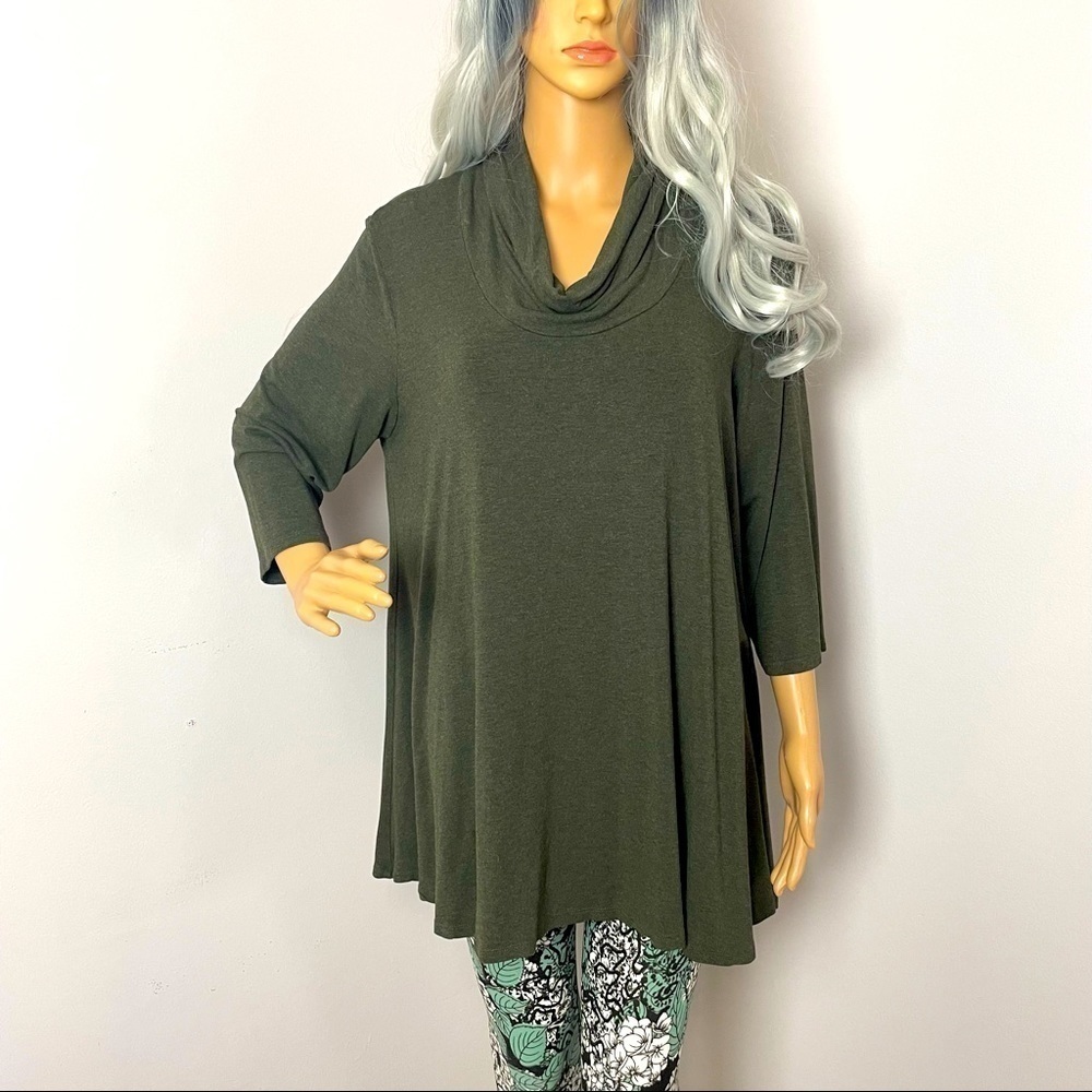 T Tahari Green Lightweight Cowl Neck Sweater – Size 1X